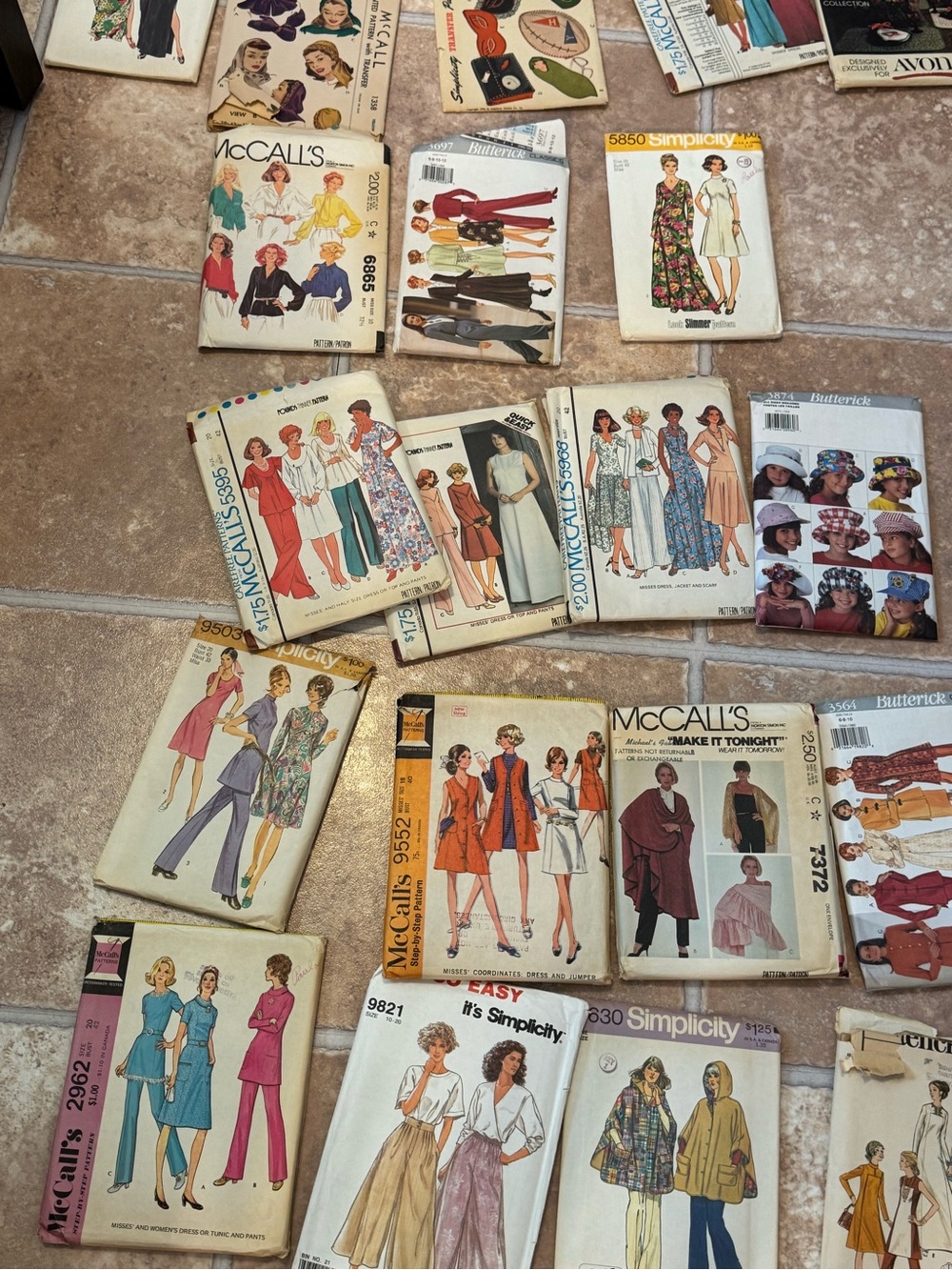 9.2lb 58ct VTG Asst. Sewing Patterns McCalls Butterick Simplicity Avon Cut/Uncut - Picture 13 of 16